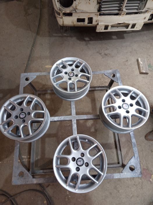 Титани р14 неварені не катані тільки пофарбовані, підходять на део,ваз