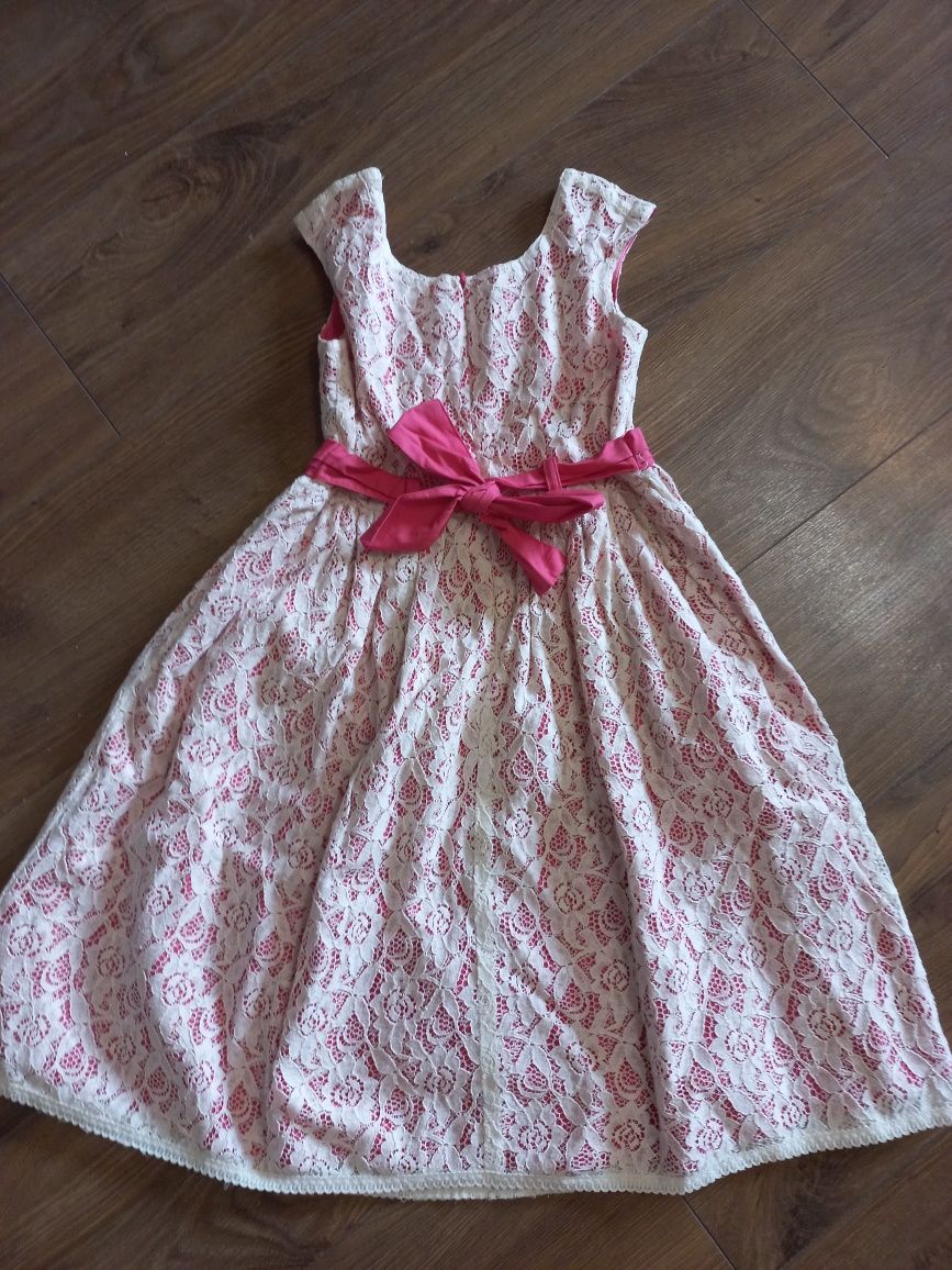 Нарядное праздничное платье на 7-8 лет