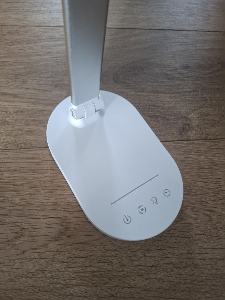 Nowa lampka biurkowa led z ładowarką