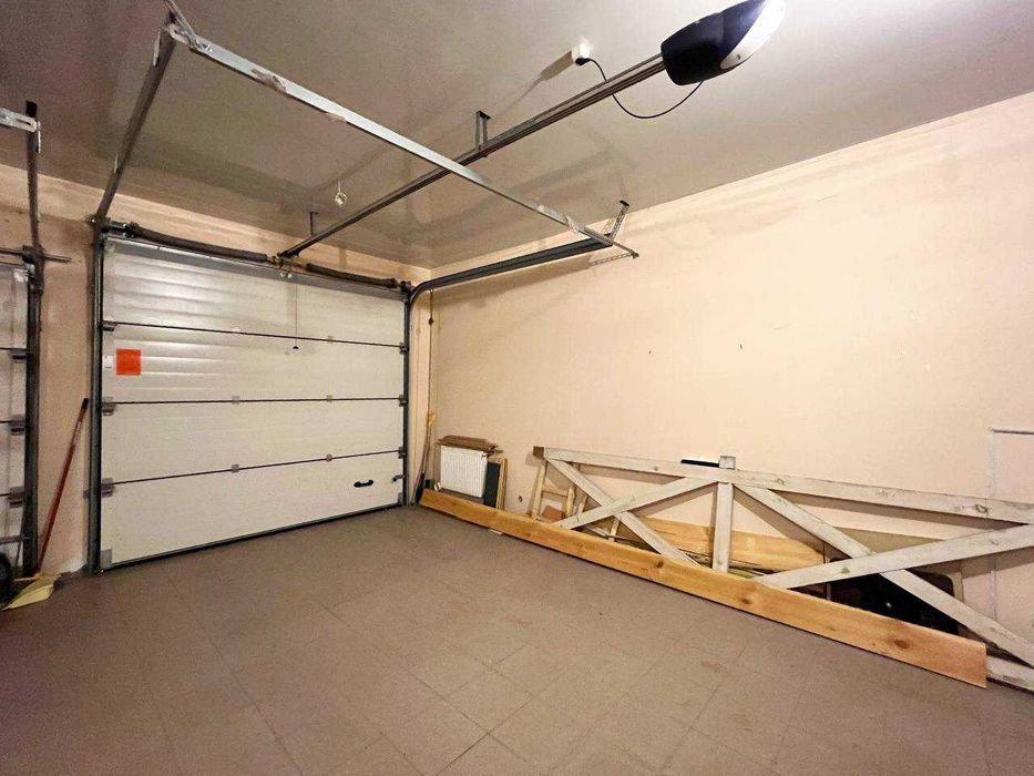 Продаж жилого будинку. Газ,камін,твердопалевний котел,гараж,підвал.