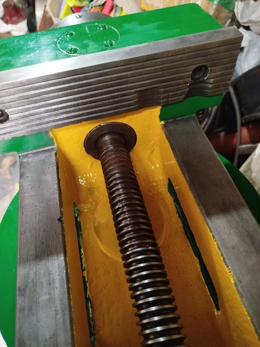 Лещата тиски станочні поворотні 250 мм