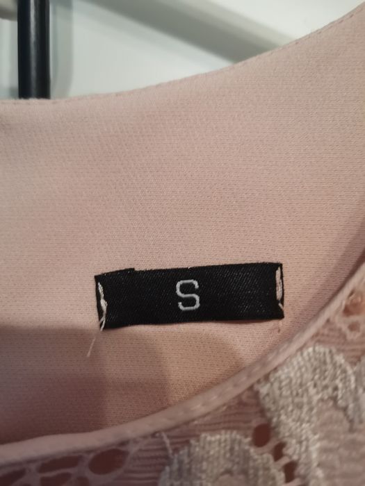 Elegancka sukienka damska Prestge rozm S, pudrowy róż, koronka