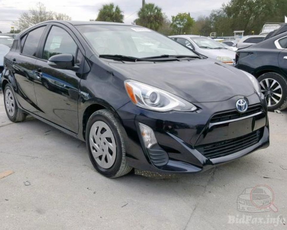 Запчасти Toyota Prius C