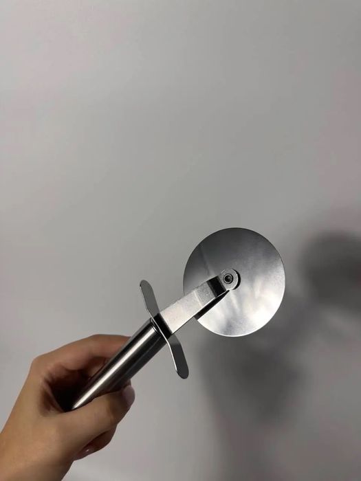 Ніж-ролик для піци ItPizza. Розрізання піци, пирогів, коржів, печива