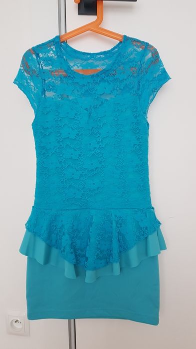 Sukienka koronkowa falbanki niebieska 128 134 elsa