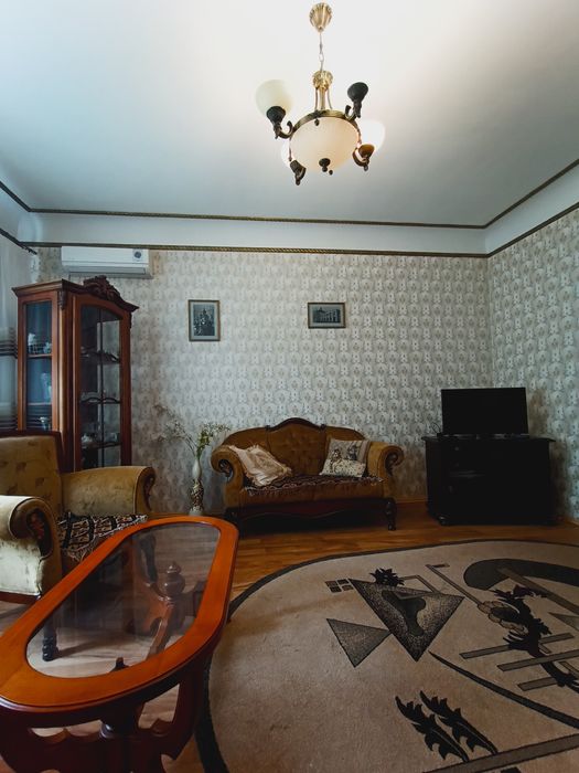 Здається будинок в районі площі Захисників України (Визволення)