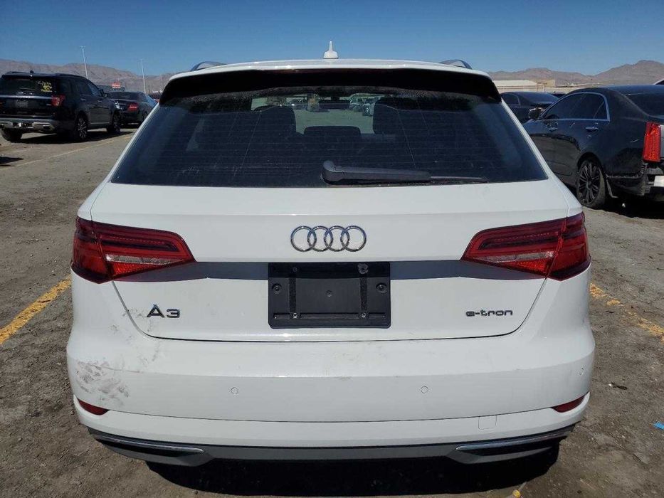 2017 Audi A3 e-tron Premium Plus hybrid в порту