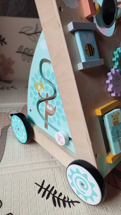 Drewniany chodzik pchacz