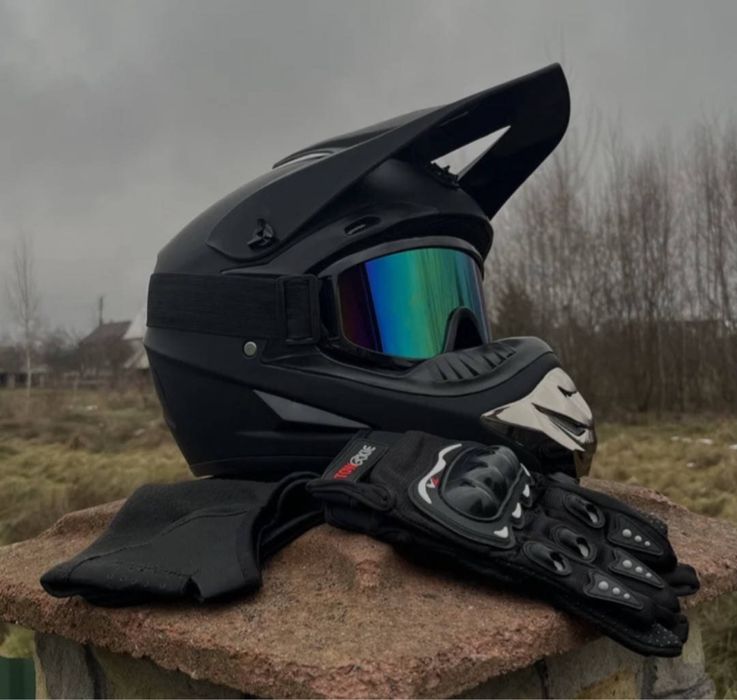 Мотошоломи на вибір, шлем, шолом, мотоцикл, екіпіровка, хард, оффроуд