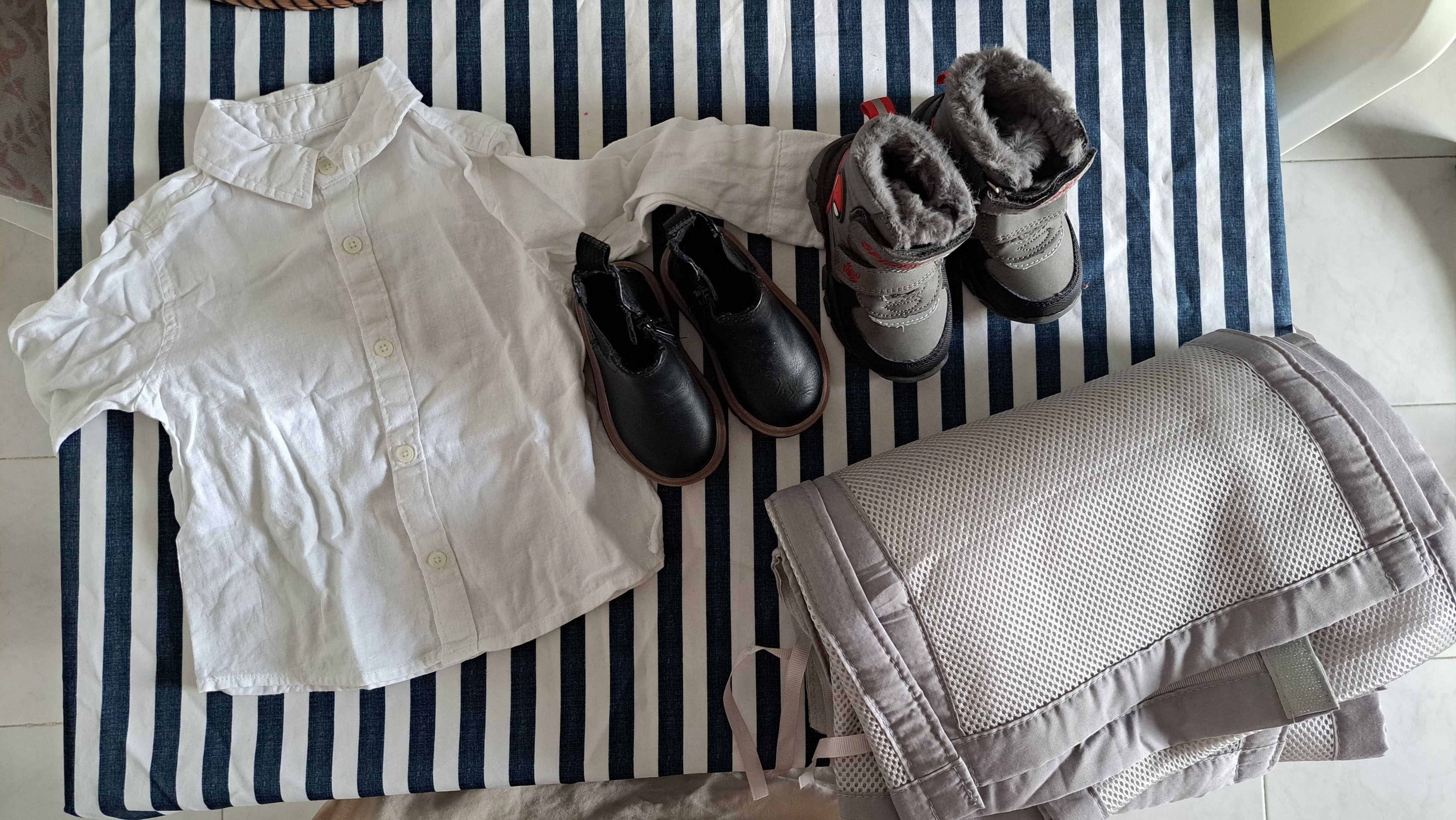 Botas para bebê tam EUR 18/19 e 21; Camisa Mango + protetor de berço