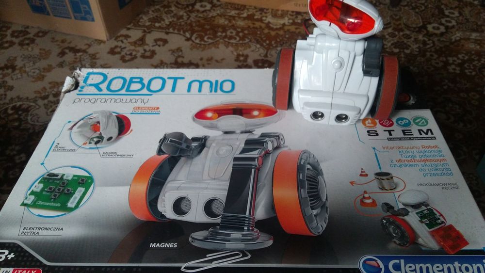 Interaktywny robót clementoni