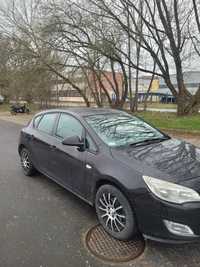 Opel Astra J rok 2010