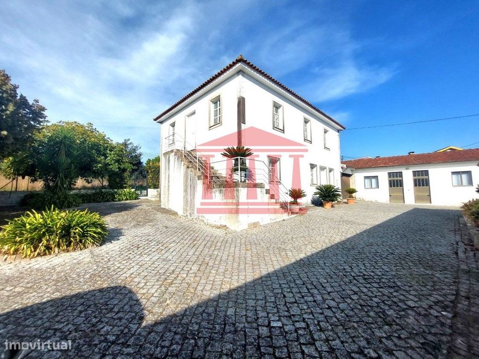 Quintinha Com Casa E Anexos