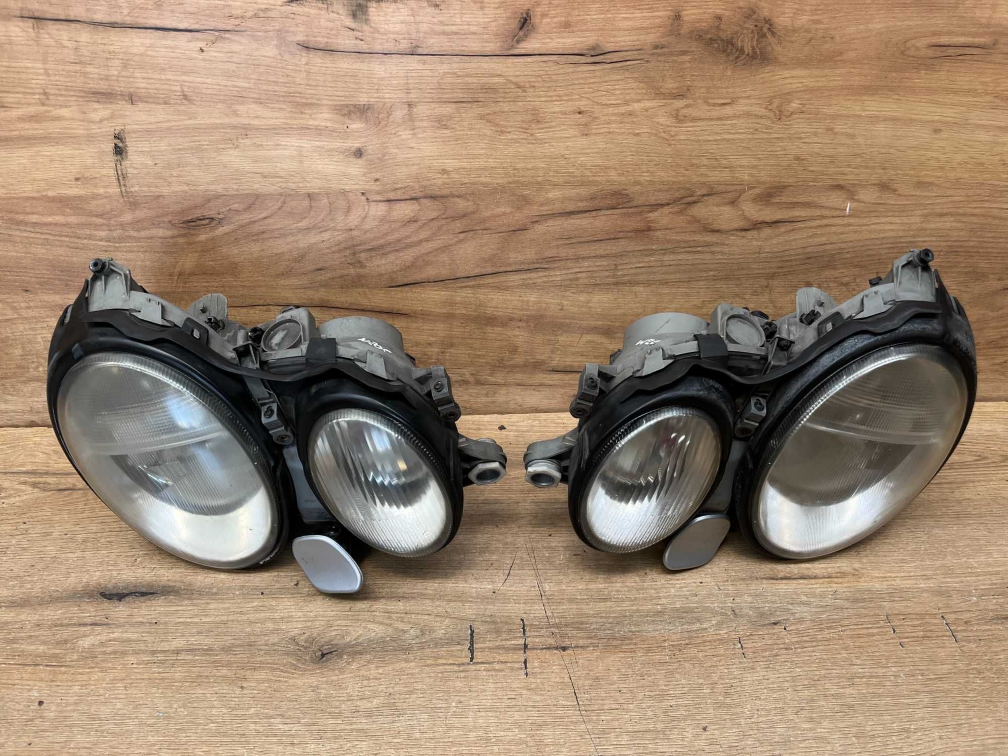 Lampa/reflektor przedni lewy prawy Mercedes W208 xenon