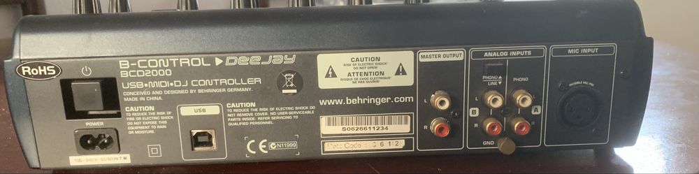 Mesa de DJ Behringer
