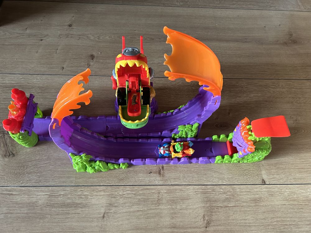 T racers wyrzutnia smoka z autkiem dragon loop
