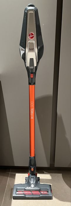 Aspirador vertical Hoover com luz led