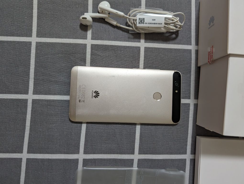 Телефон Huawei nova