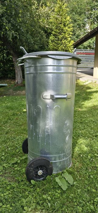 Metalowy kosz 120l
