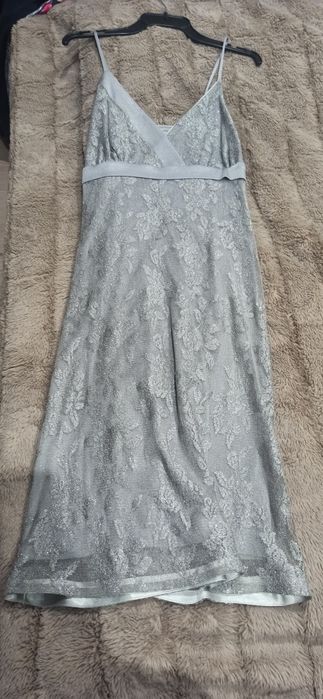 Sukienka na sylwester srebrna koronkowa