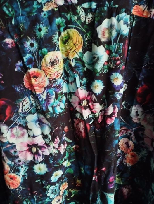 Sukienka elegancka w kwiaty 100% wiskoza