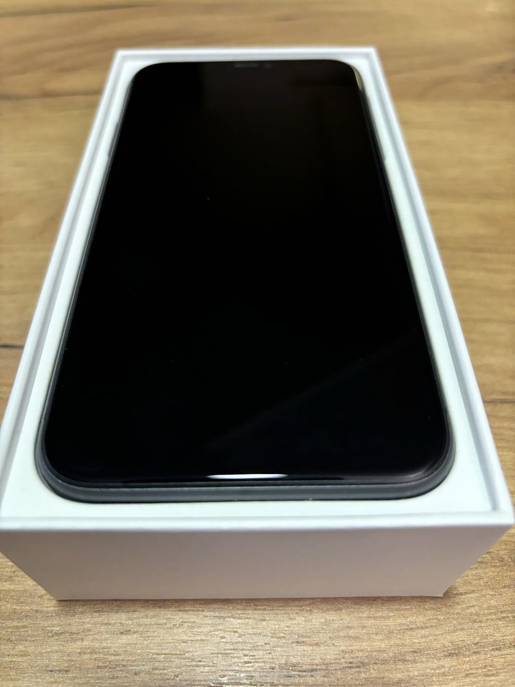 iPhone 11 64 GB, czarny