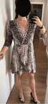 Vestido em veludo com estampado animal