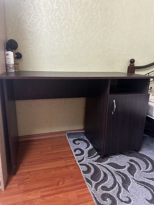 Письмовий стіл..