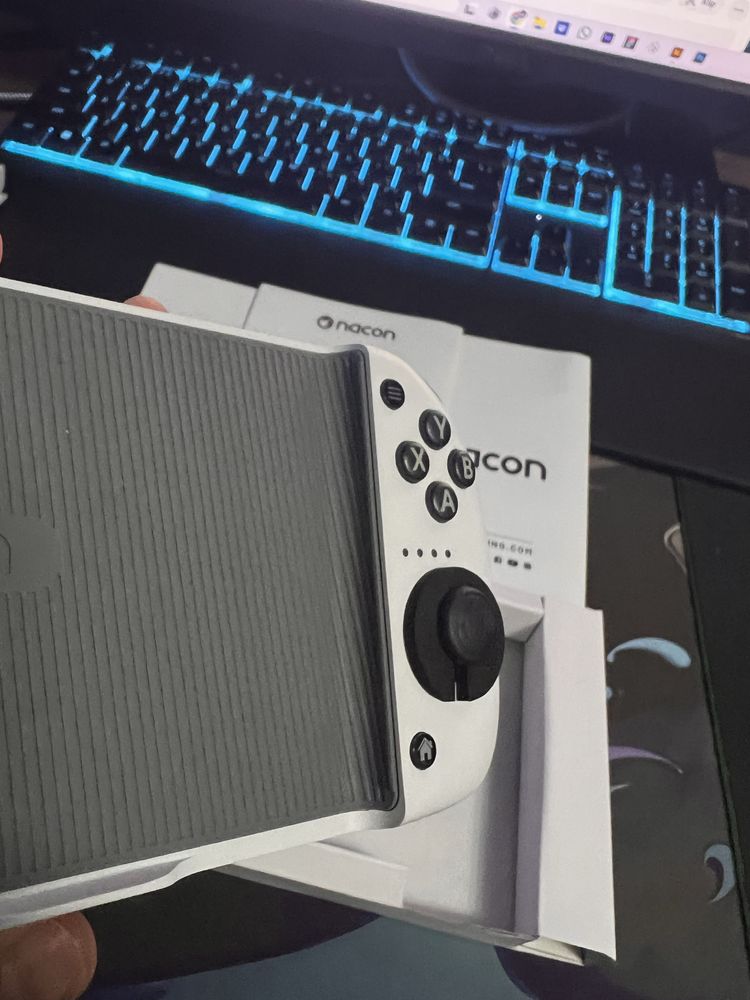 NACON Mg-X white - kontroler do smartfonów