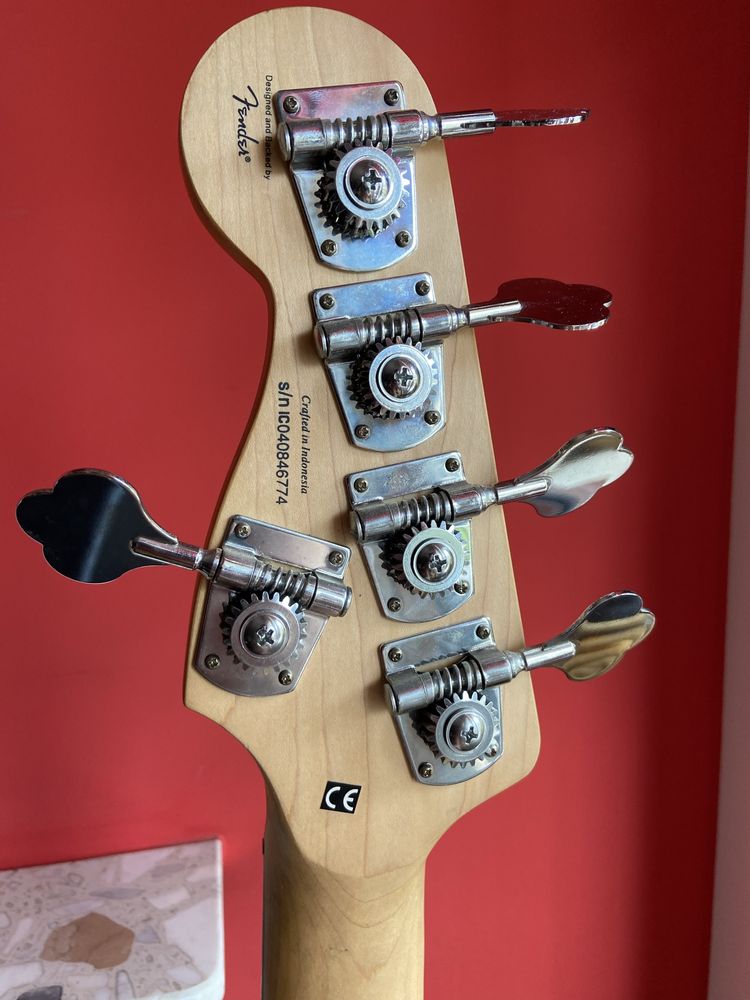 Gitara bassowa Squire Precision Bass 5 strun