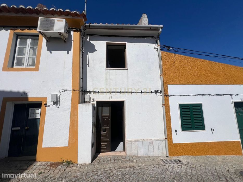 Charmosa Moradia T3 no centro de Monforte