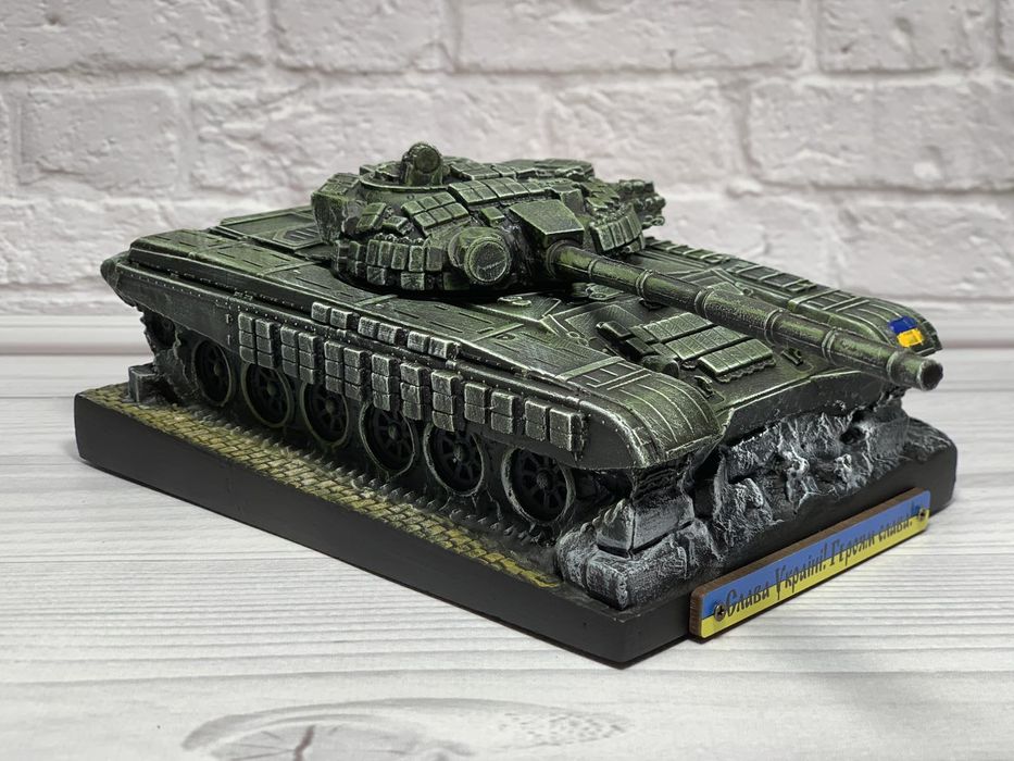 Гіпсовий сувенір танк Т-72Б