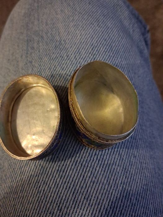 Caixa antiga decorativa em metal esmaltado – estilo cloisonné com tamp