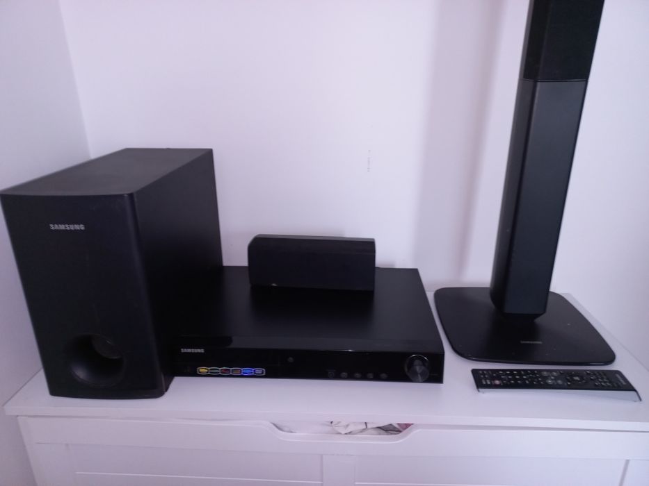 Samsung HT-TZ215R – Zestaw kina domowego 5.1 z DVD i subwooferem