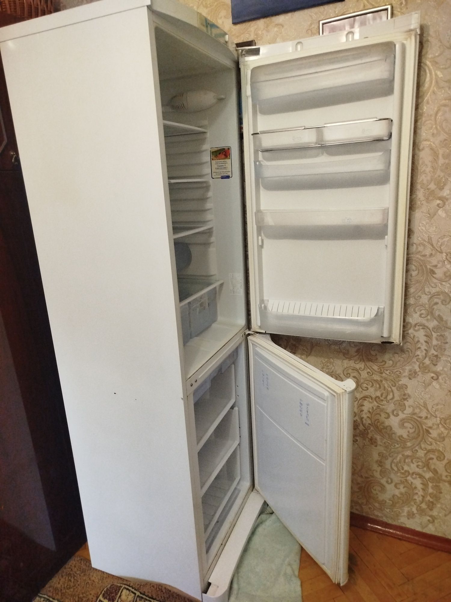 Продаю холодильник