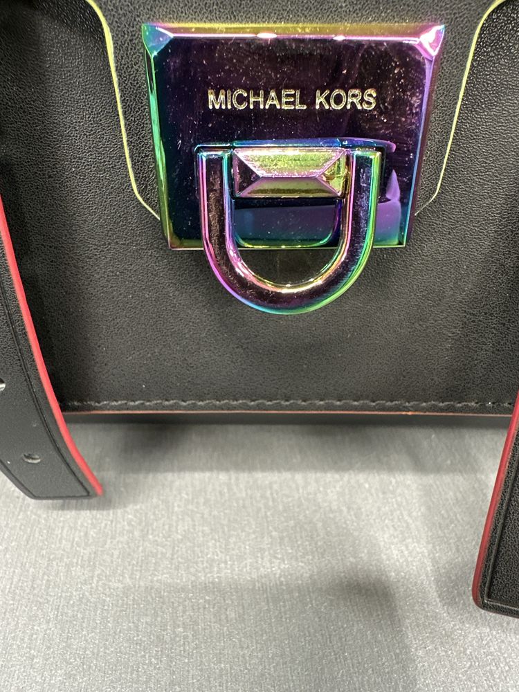 Продам сумку  Michael Kors