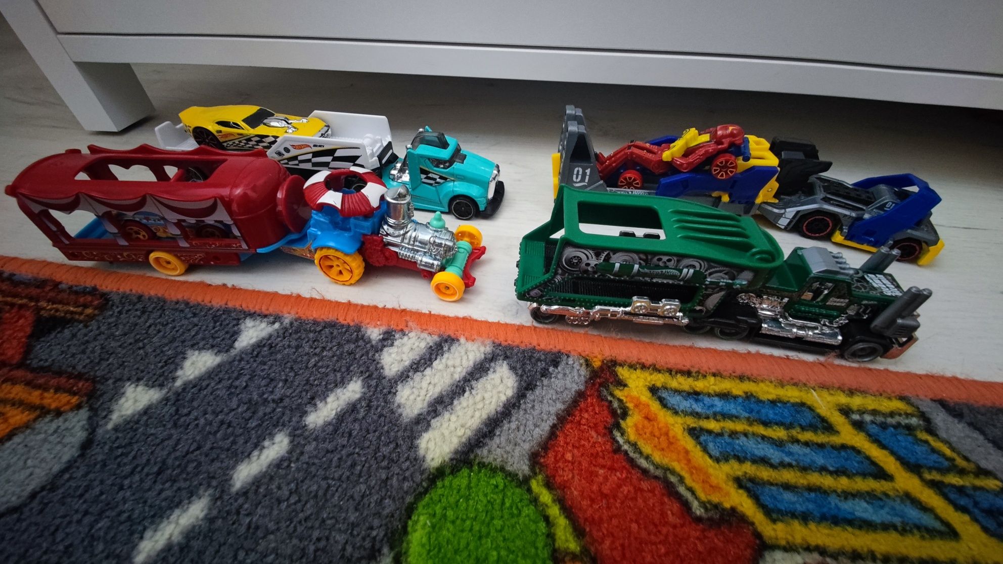 Zestaw hot wheels ciężarówki