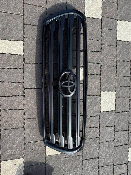 Продам компект деталей після рестайлінгу на Toyota Land Cruiser 200.