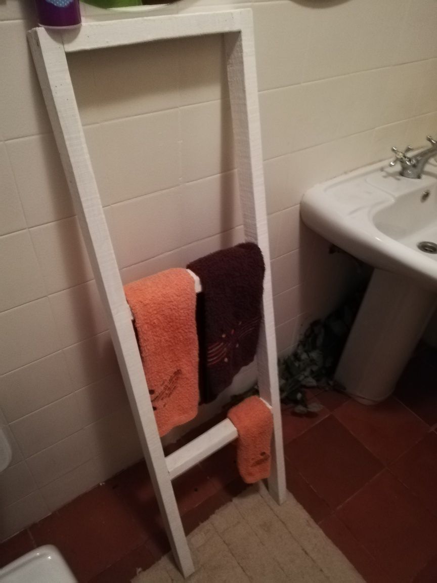 2 "Escadas" WC toalhas e etc