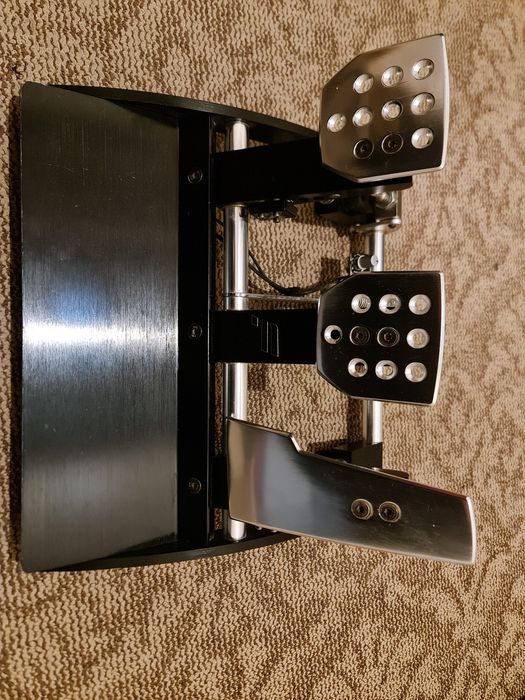 Simagic кермо, Fanatec педалі