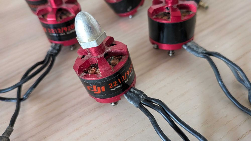 PEÇAS DJI F550 - DJI NAZA + MOTORES + ESC