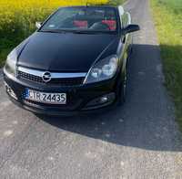 Opel Astra Twintop Cabrio, czarna perła