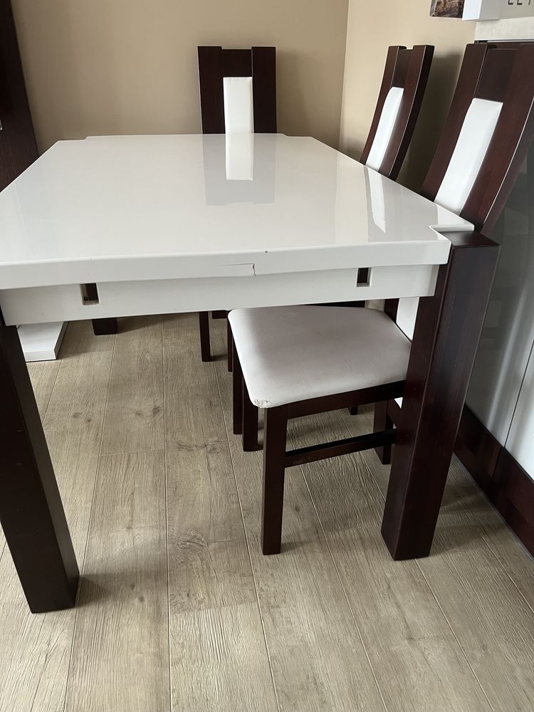 Stół dębowy i krzesła