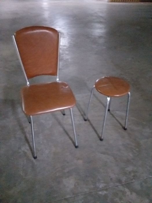 Cadeira e banco antigos