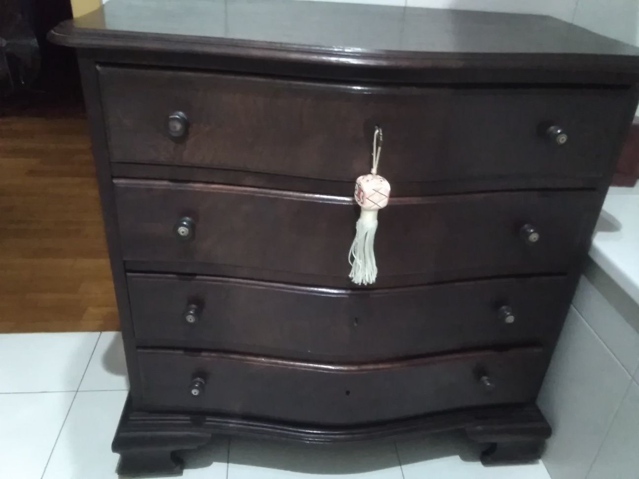 Móvel antigo de quarto