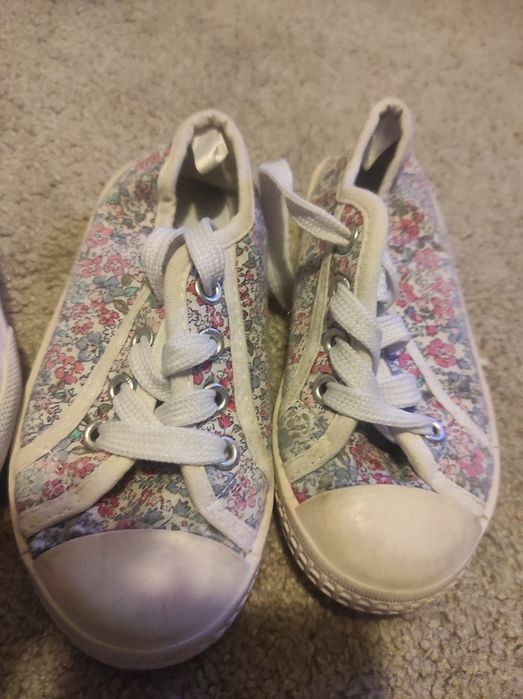 3 pares de sapatilhas de criança, tamanho 24