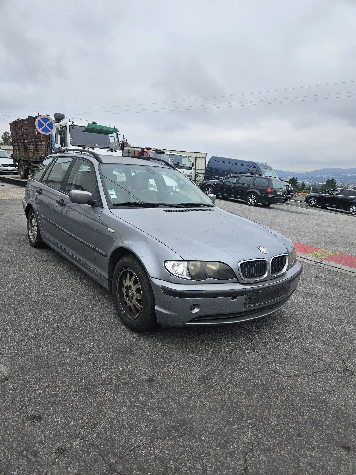 BMW E46 320D Touring de 2004 para peças