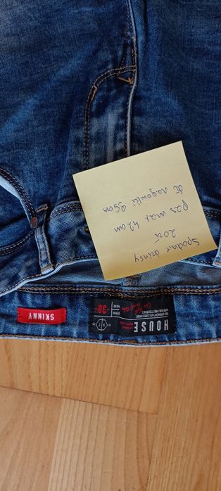 Spodnie młodzieżowe jeansy nowe