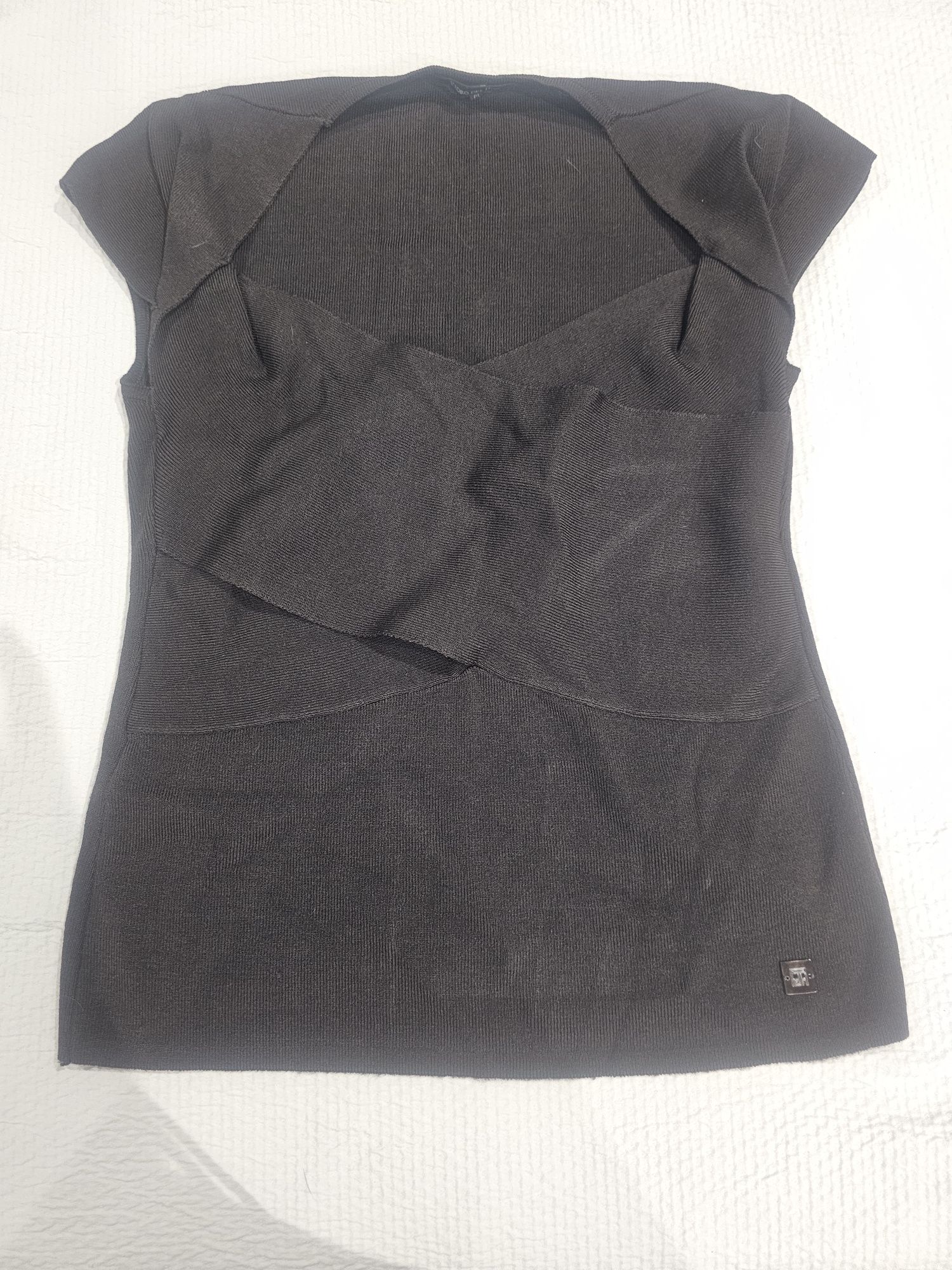 Camisola sem mangas decote bico