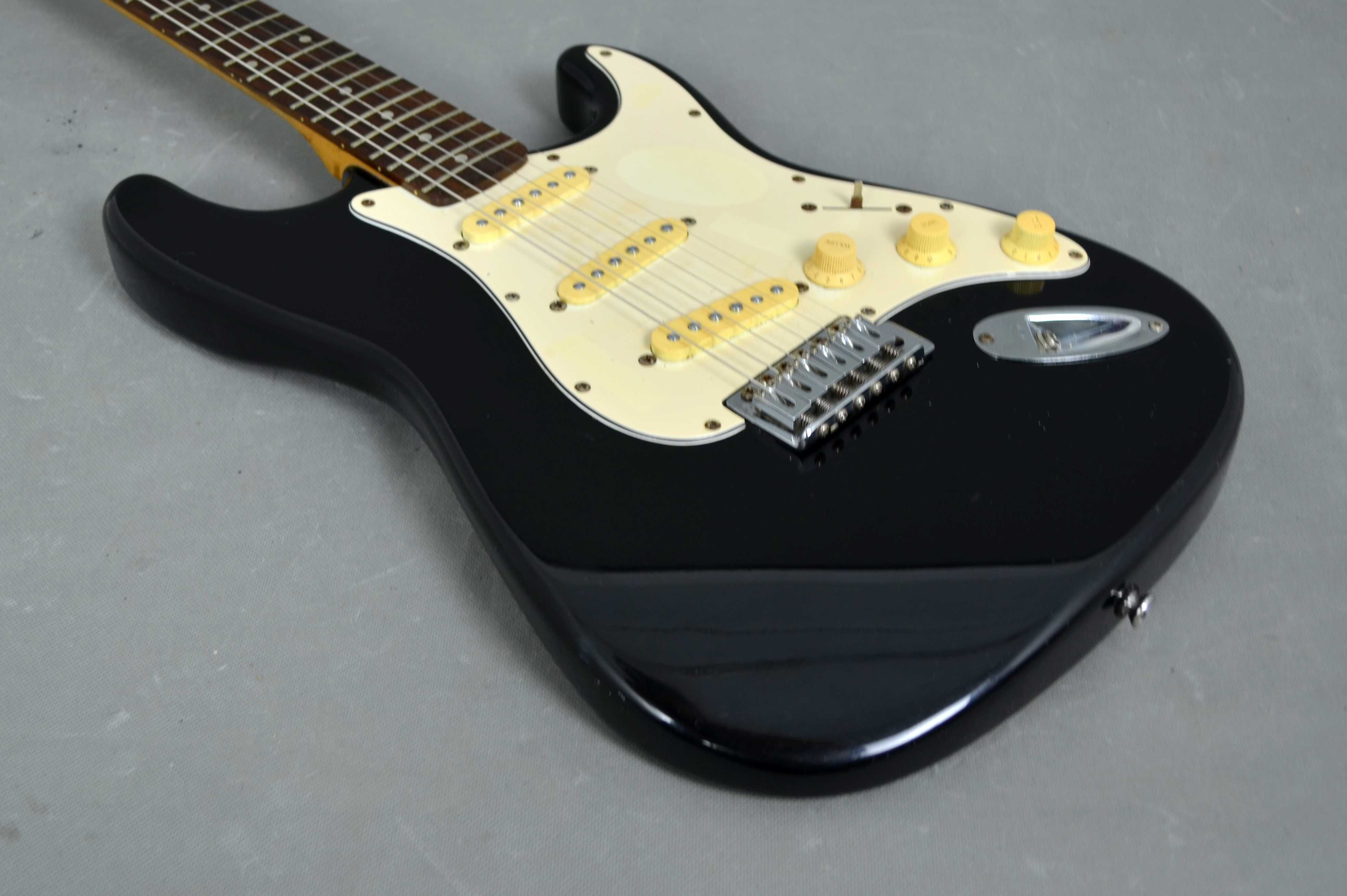 Peavey Falcon International Black MIK Gitara Eleltryczna